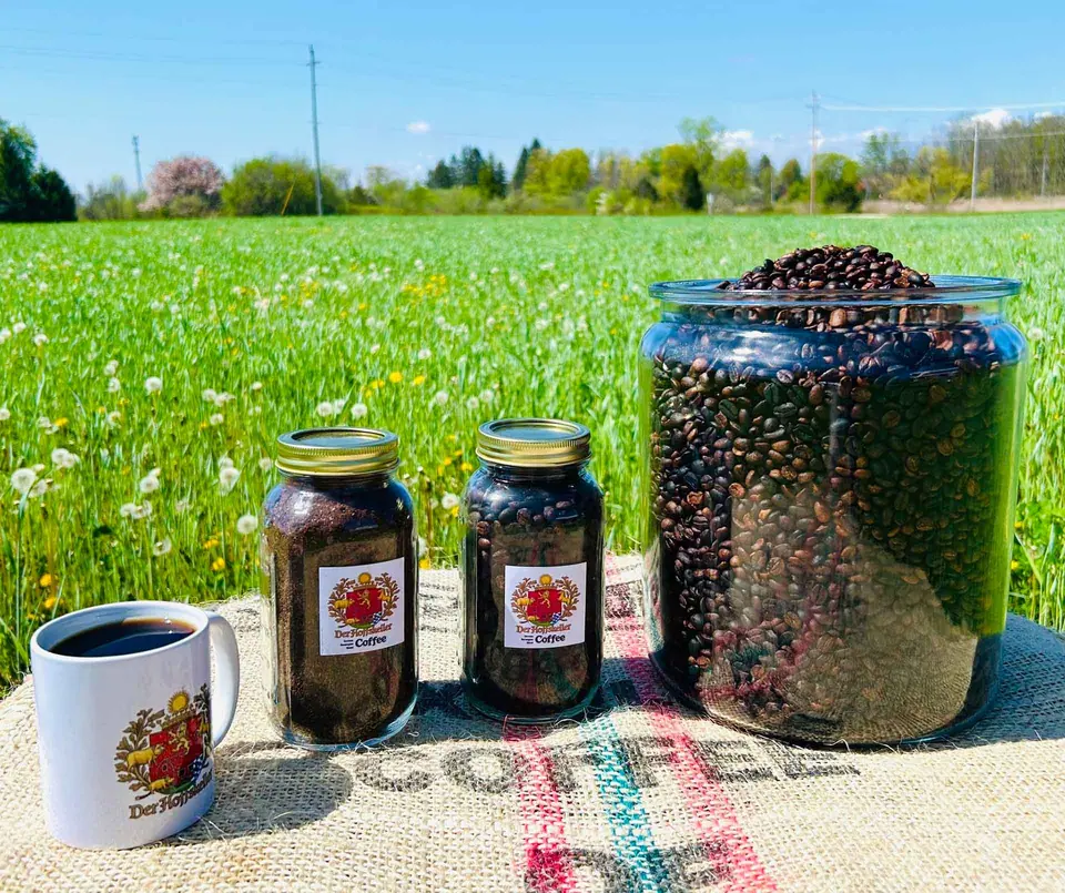 der hoffskeller coffee in a nice green field on a farm min